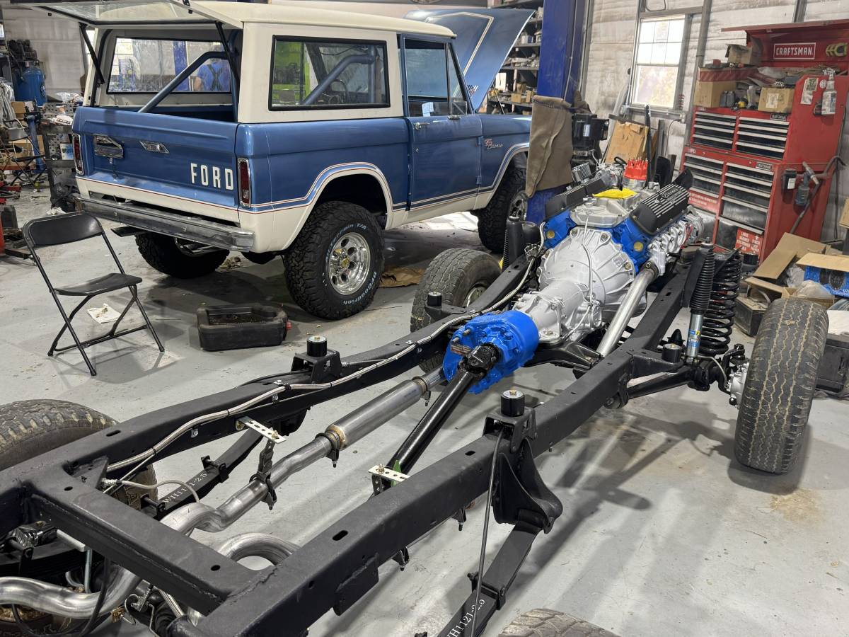 Ford-bronco-1972-silver-453