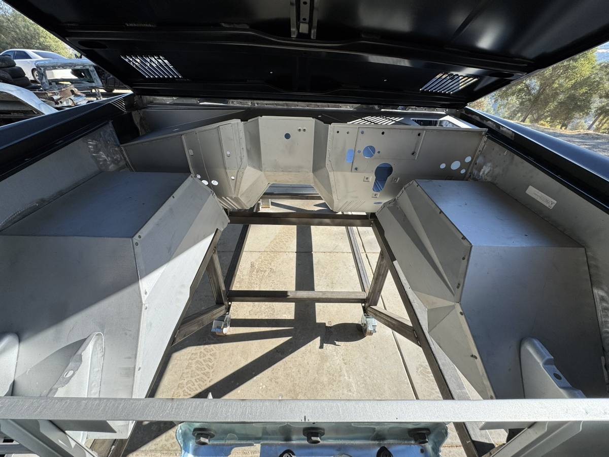 Ford-bronco-1972-silver-46