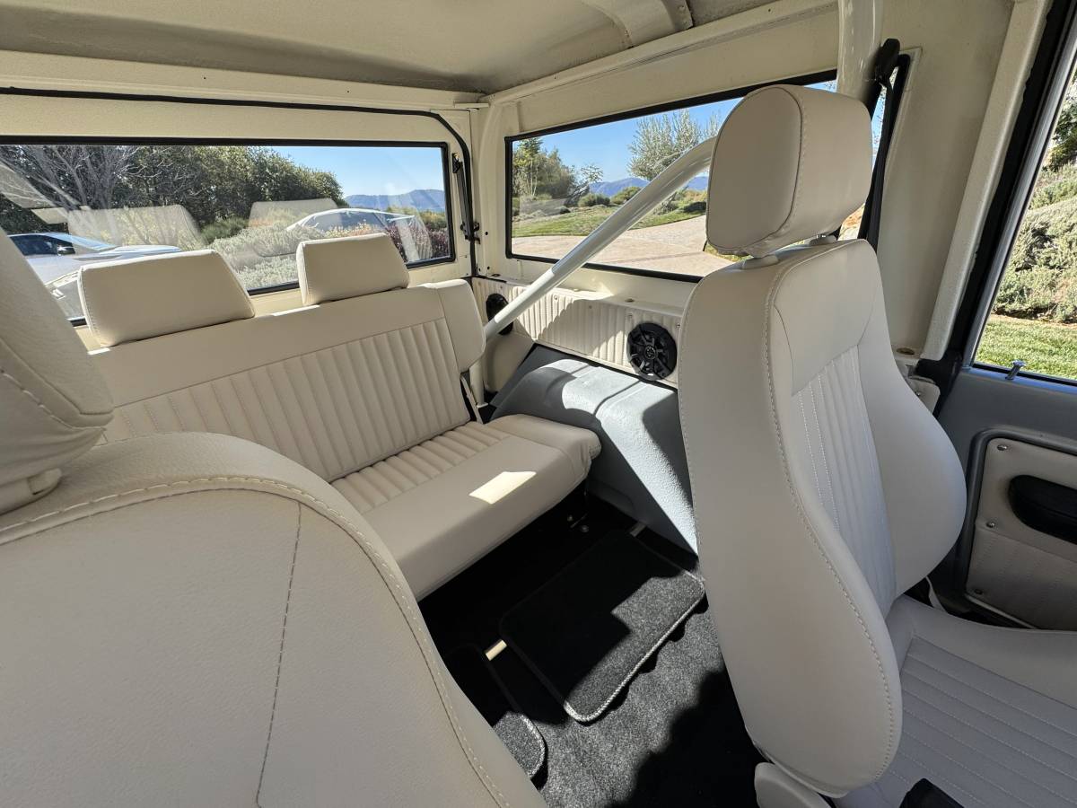 Ford-bronco-1972-silver-81