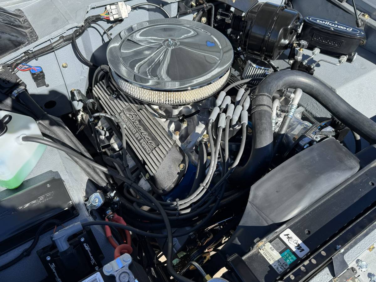 Ford-bronco-1972-silver-82