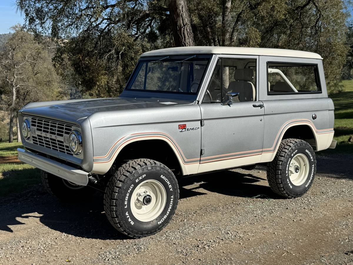 Ford-bronco-1972-silver-88