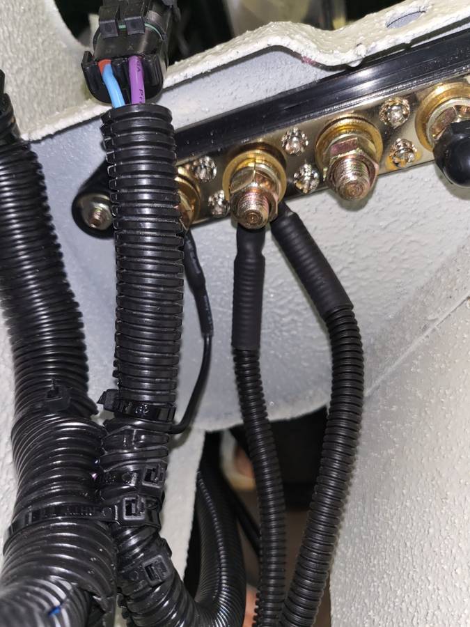 Ford-bronco-1974-white-16