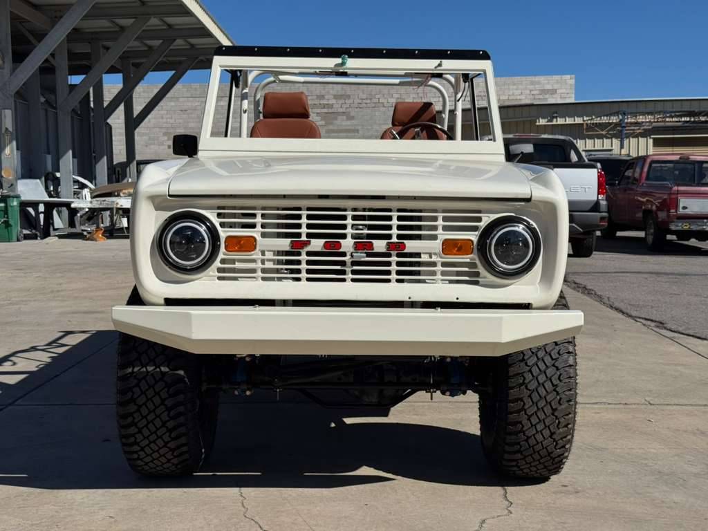 Ford-bronco-1974-white-2