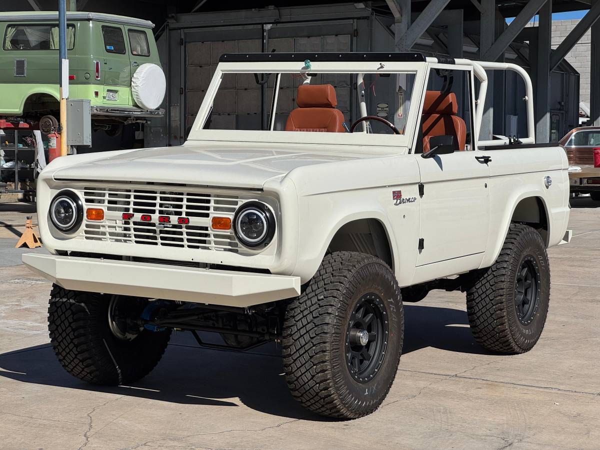 Ford-bronco-1974-white-20