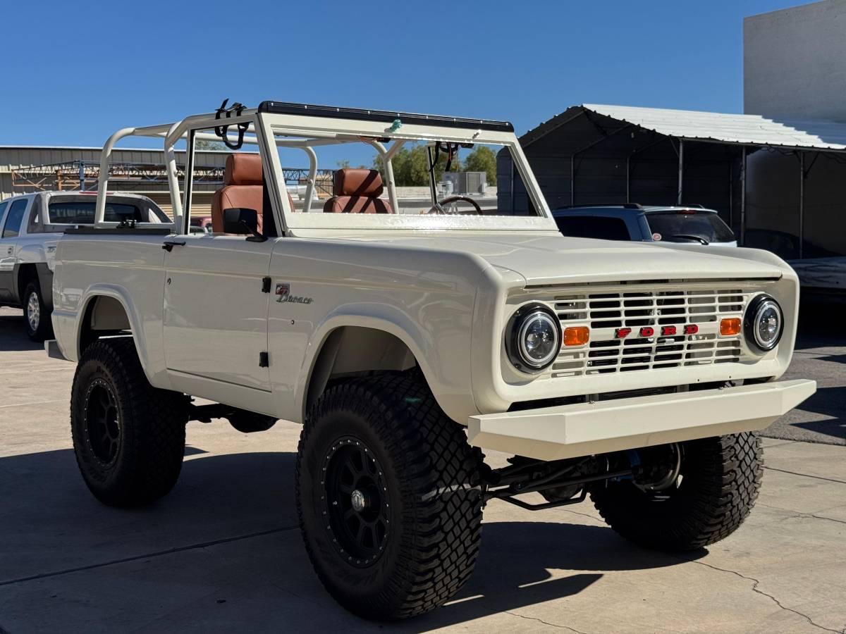 Ford-bronco-1974-white-23