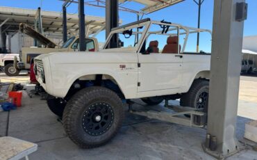 Ford-bronco-1974-white