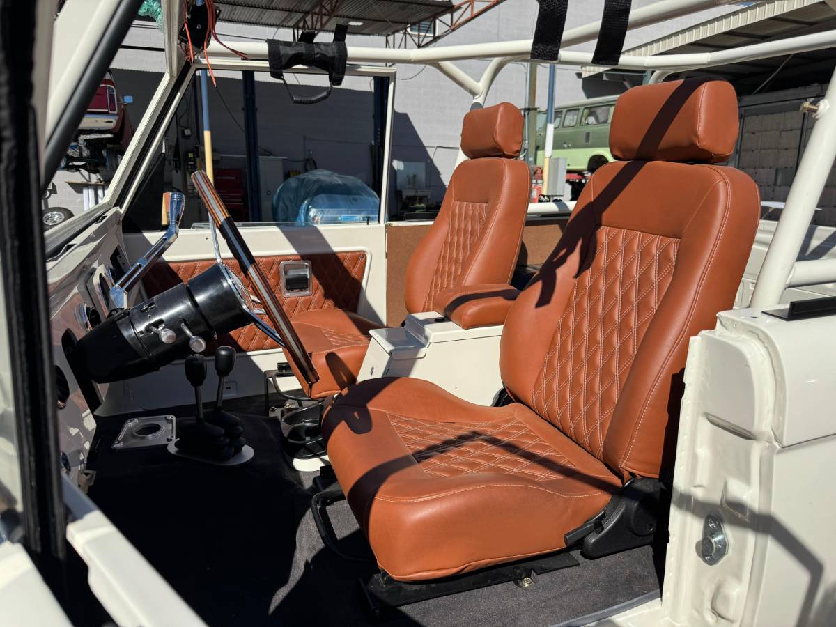 Ford-bronco-1974-white-5