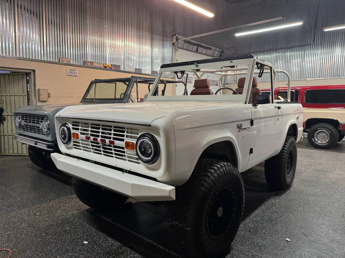 Ford-bronco-1974-white-7