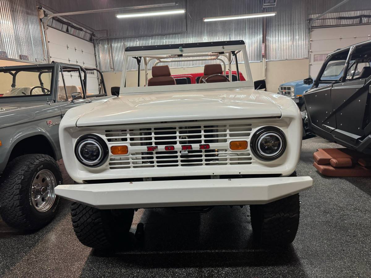 Ford-bronco-1974-white-8