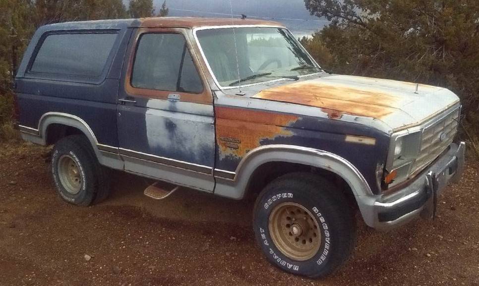 Ford-bronco-1983-black-1