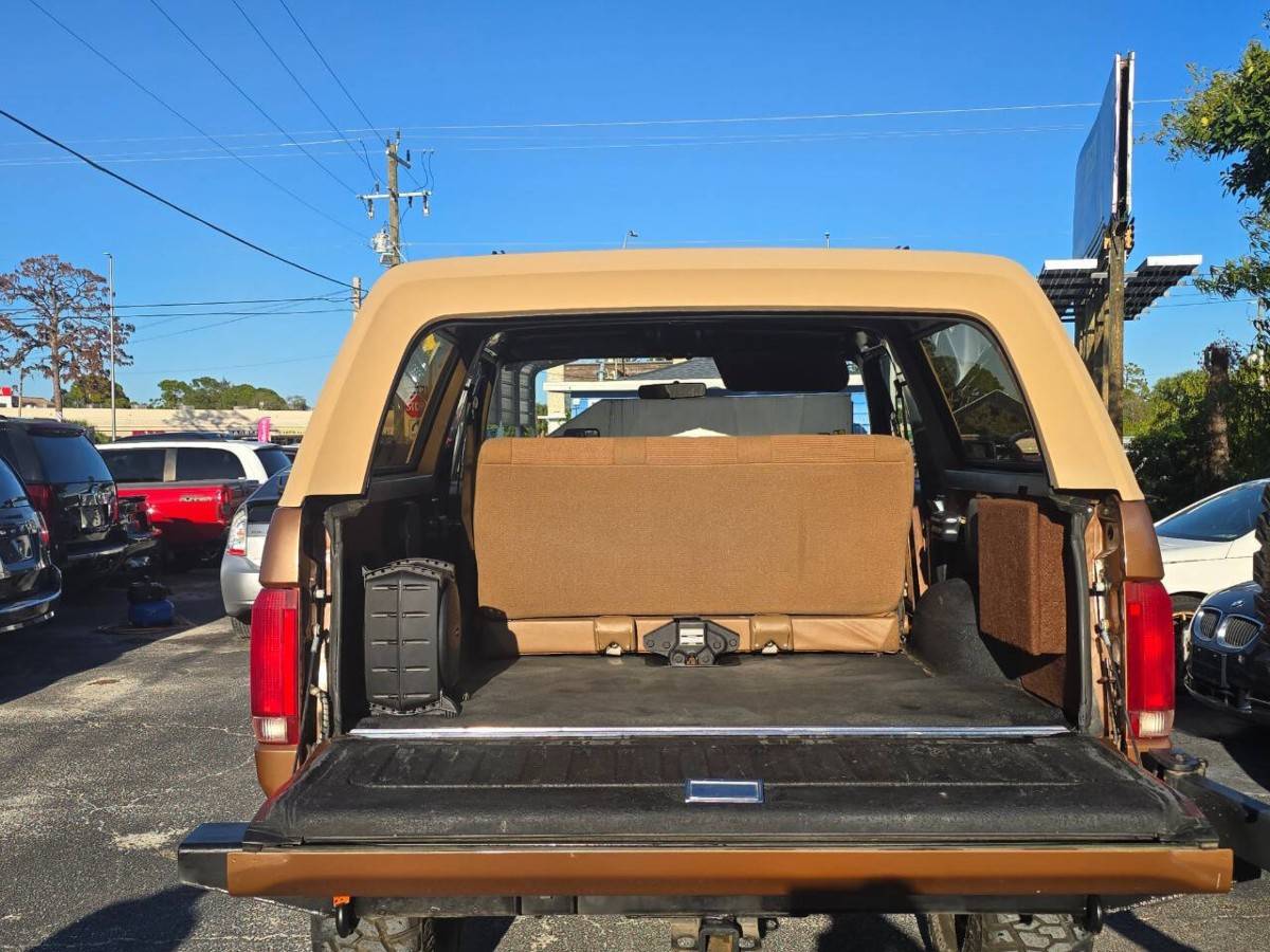 Ford-bronco-1987-brown-1