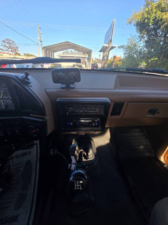 Ford-bronco-1987-brown-10