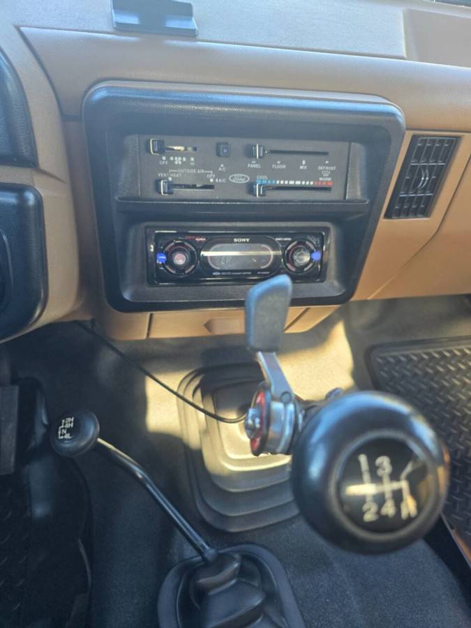 Ford-bronco-1987-brown-16