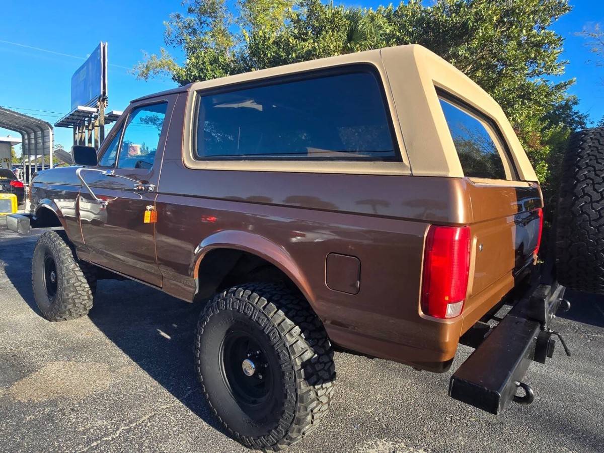 Ford-bronco-1987-brown-20