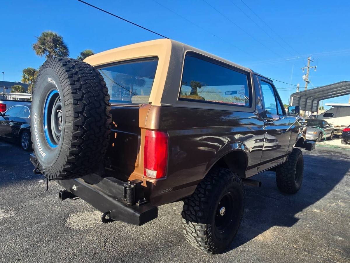 Ford-bronco-1987-brown-21
