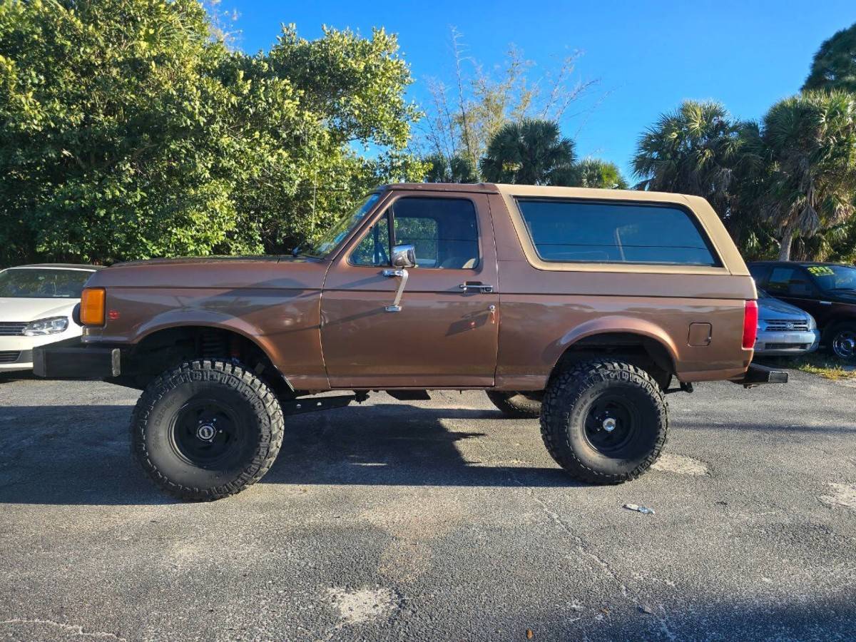 Ford-bronco-1987-brown-3