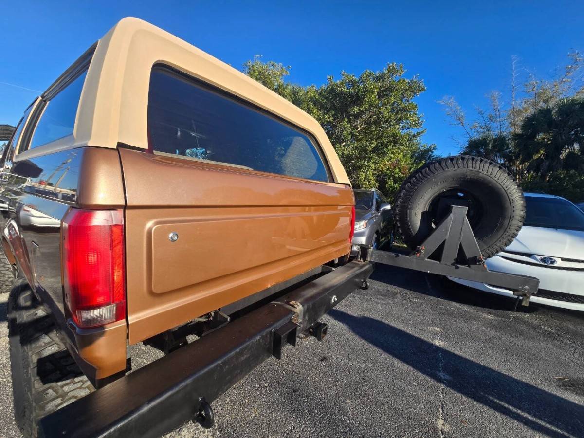 Ford-bronco-1987-brown-9