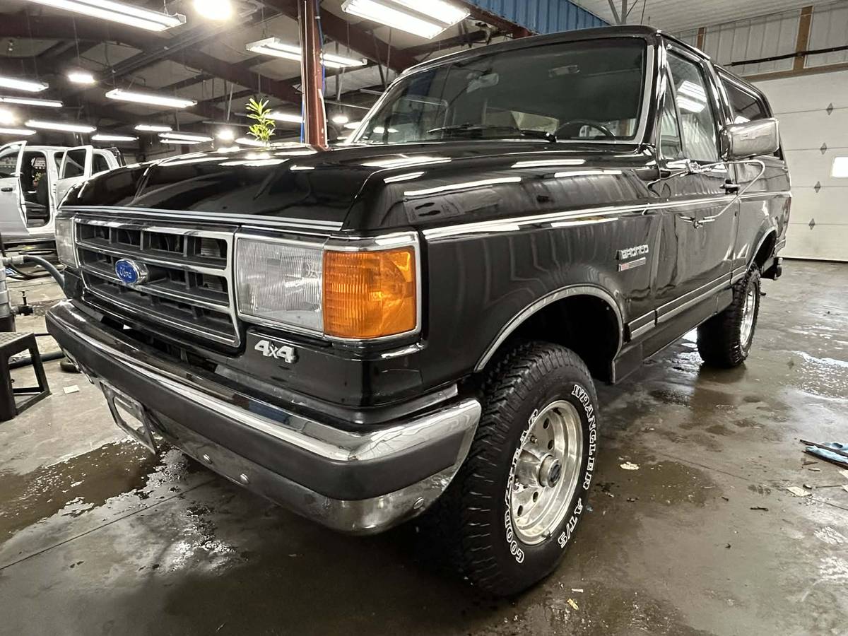 Ford-bronco-1989-black-18