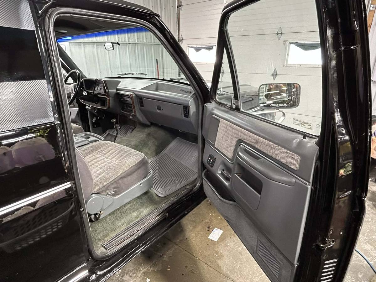 Ford-bronco-1989-black-26