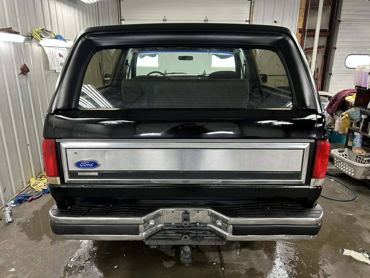 Ford-bronco-1989-black-36