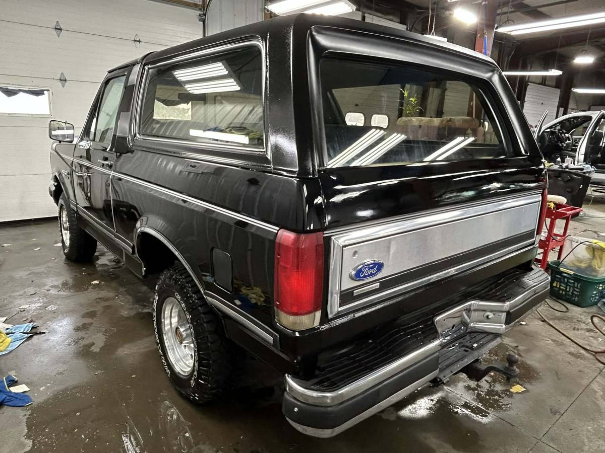 Ford-bronco-1989-black-37