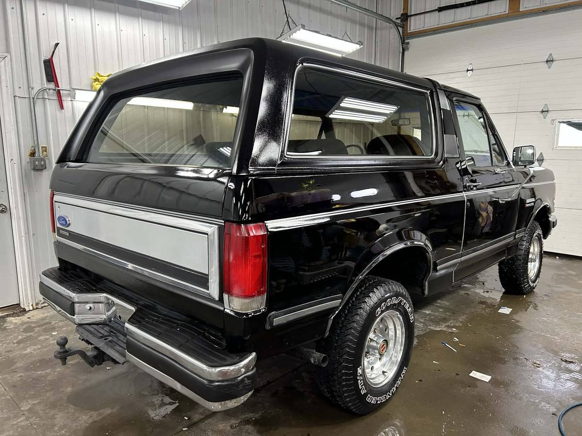 Ford-bronco-1989-black-51