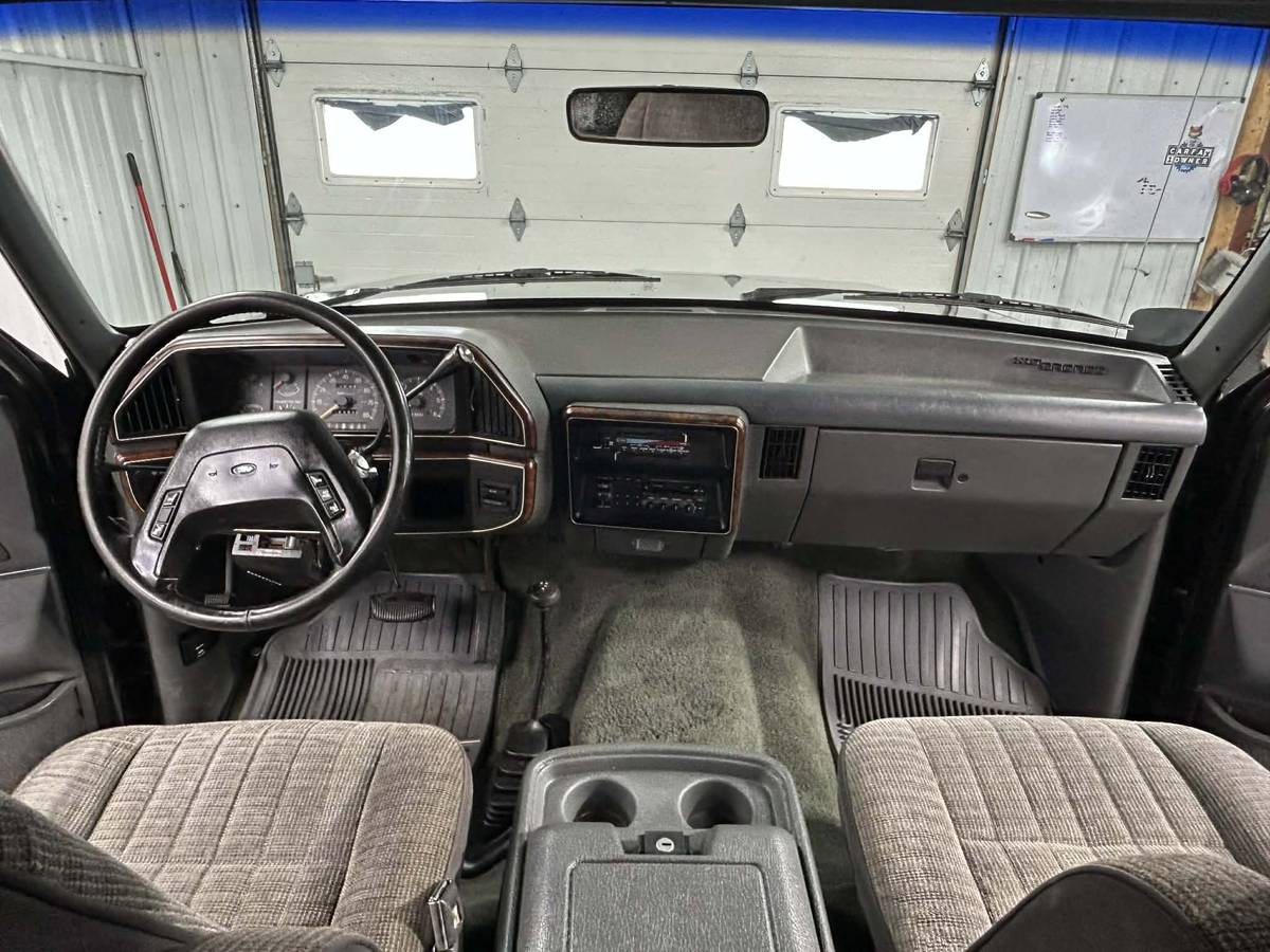 Ford-bronco-1989-black-53