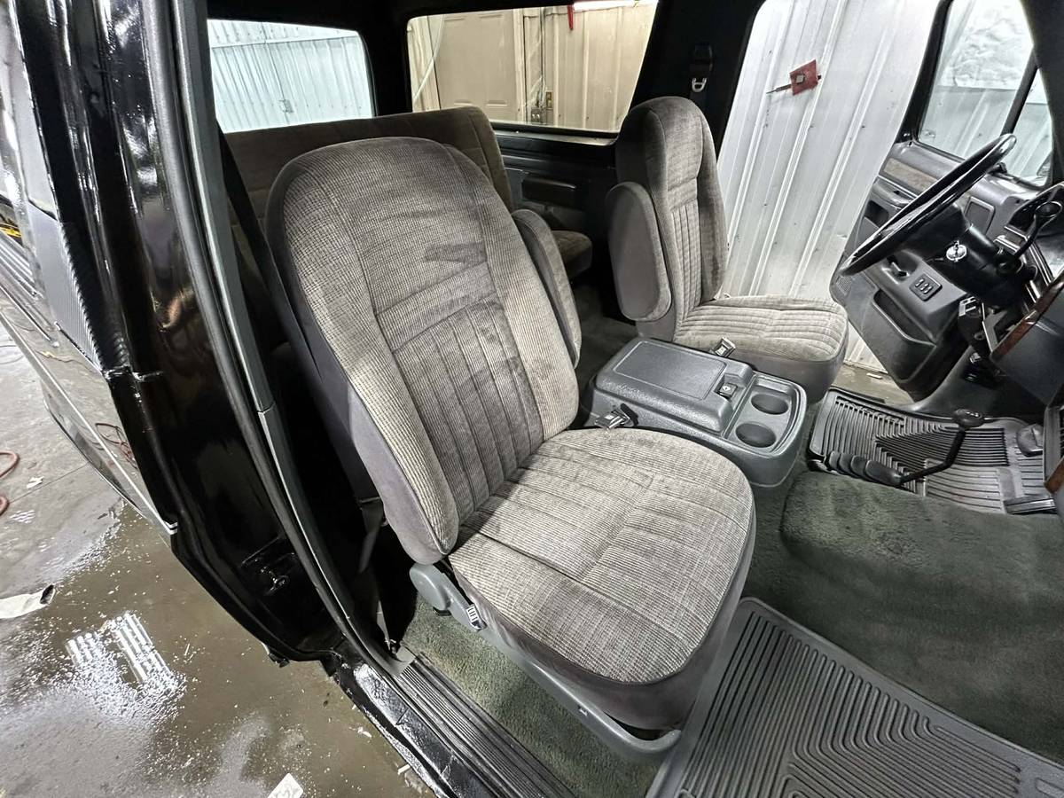 Ford-bronco-1989-black-56