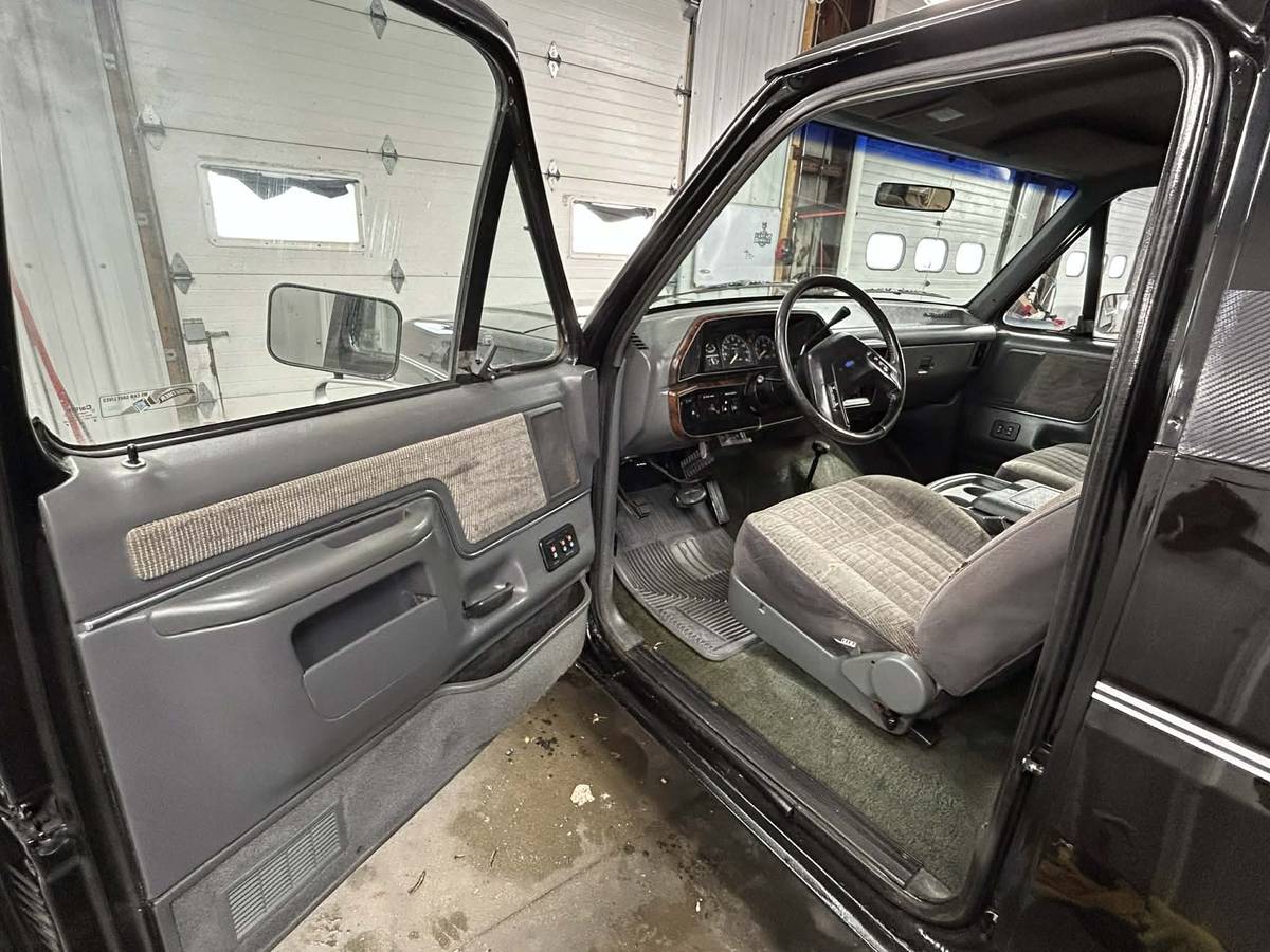 Ford-bronco-1989-black-64