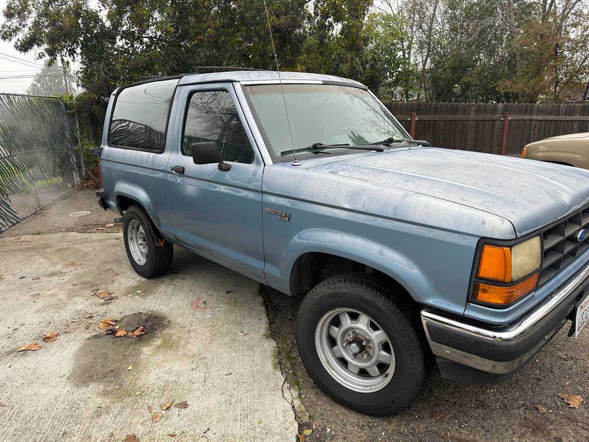 Ford-bronco-1989-blue-4
