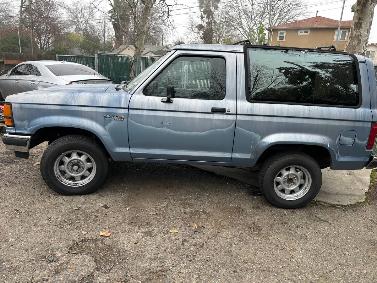 Ford-bronco-1989-blue-7