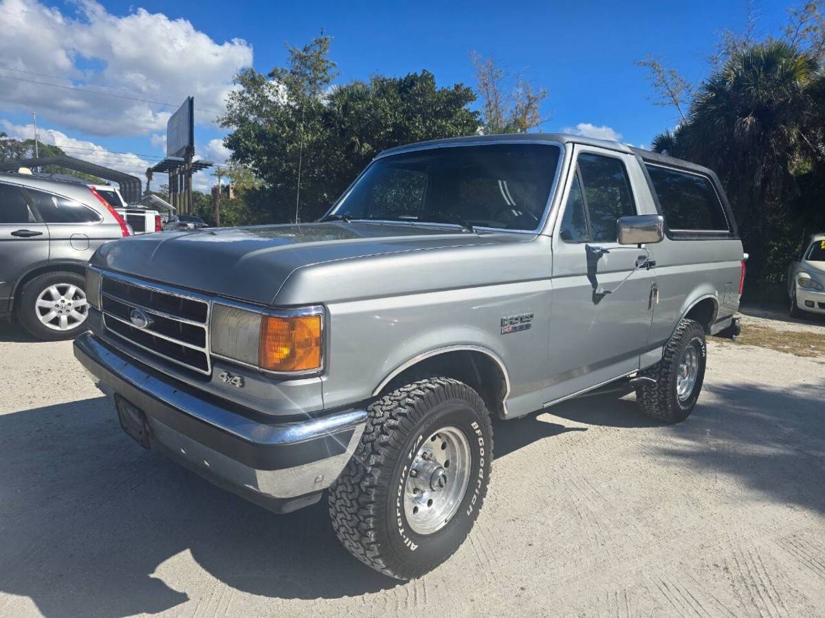 Ford-bronco-1989-silver
