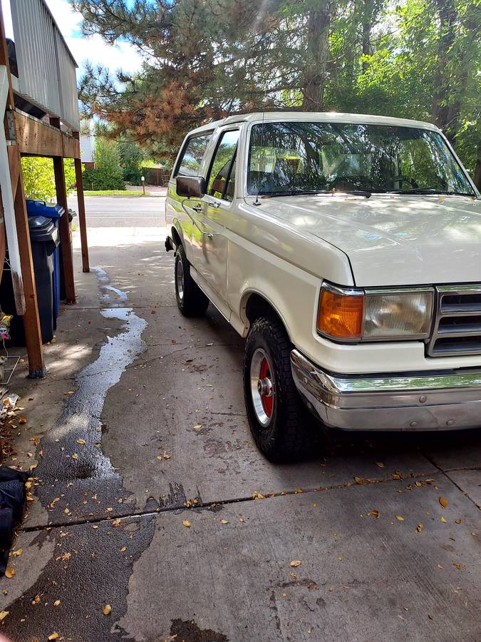 Ford-bronco-1990-white-2