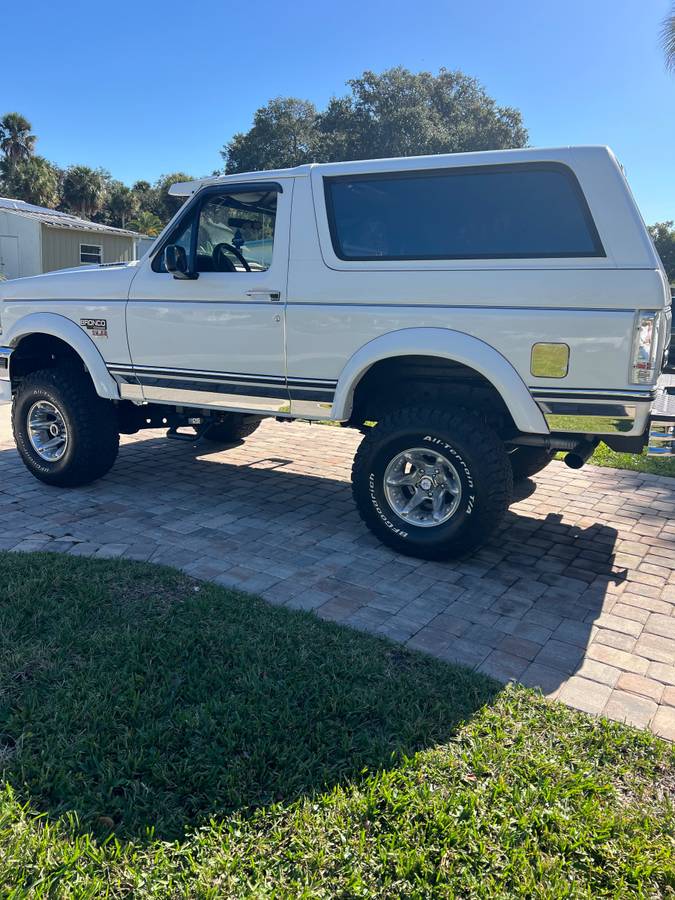Ford-bronco-1992-white-11