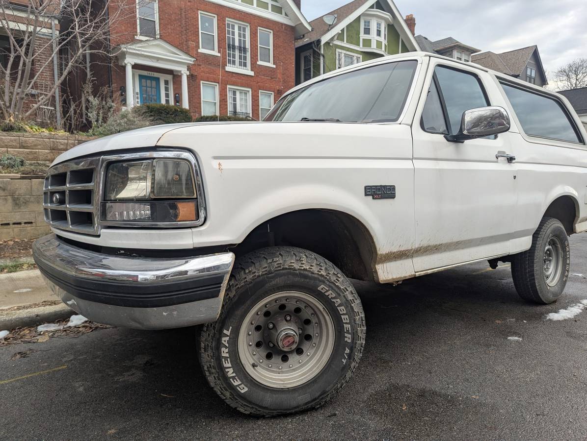 Ford-bronco-1992-white