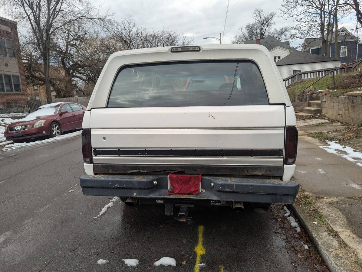 Ford-bronco-1992-white-3