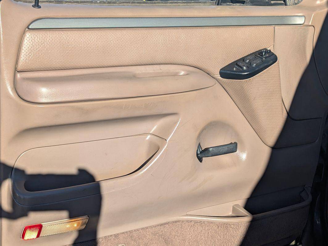 Ford-bronco-1994-blue-18