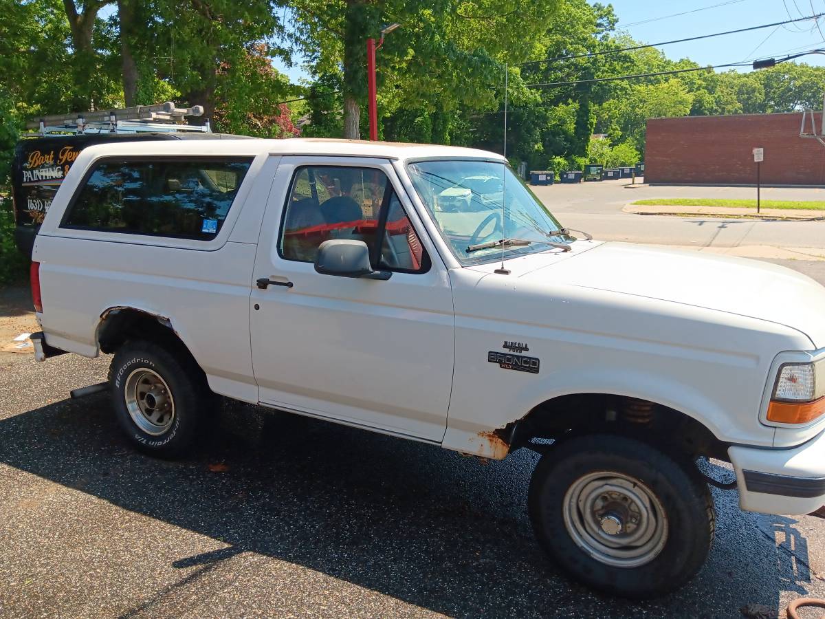 Ford-bronco-1995-white-1