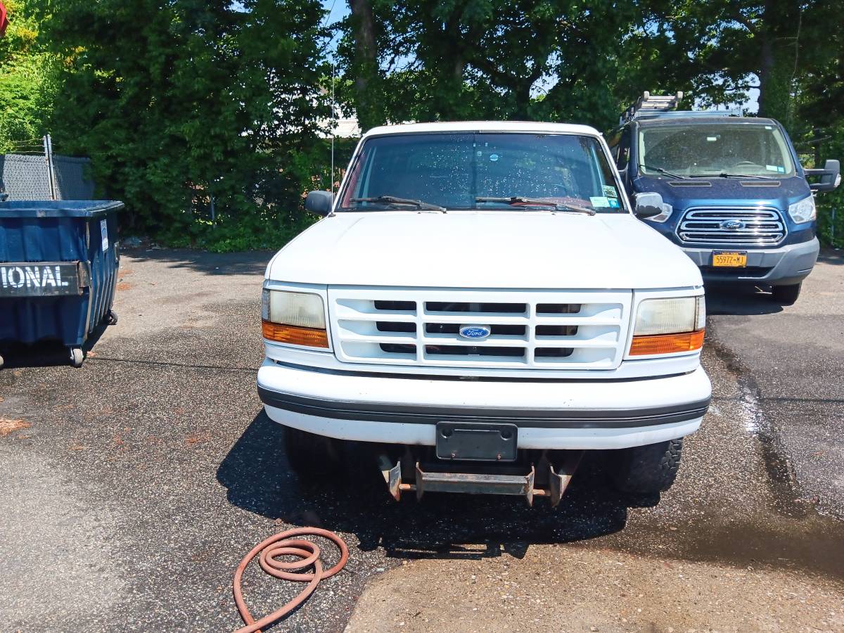 Ford-bronco-1995-white-2