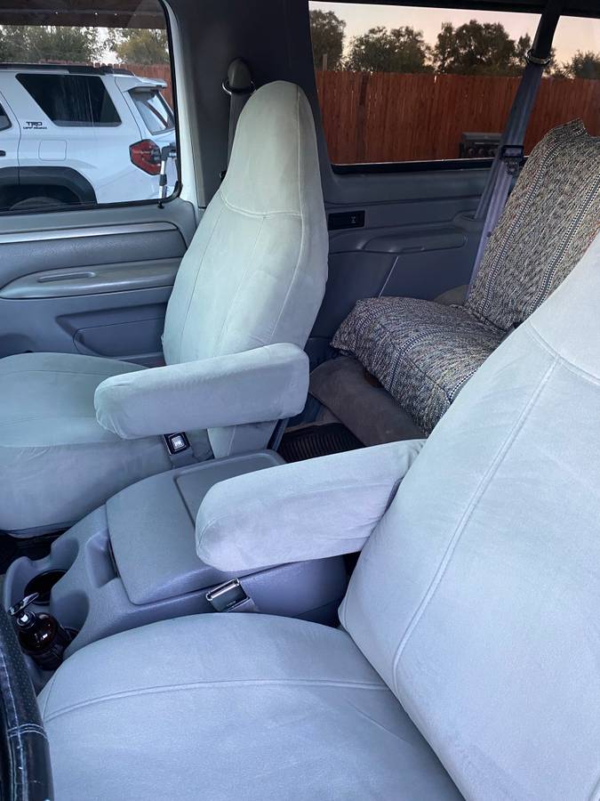 Ford-bronco-1995-white-5