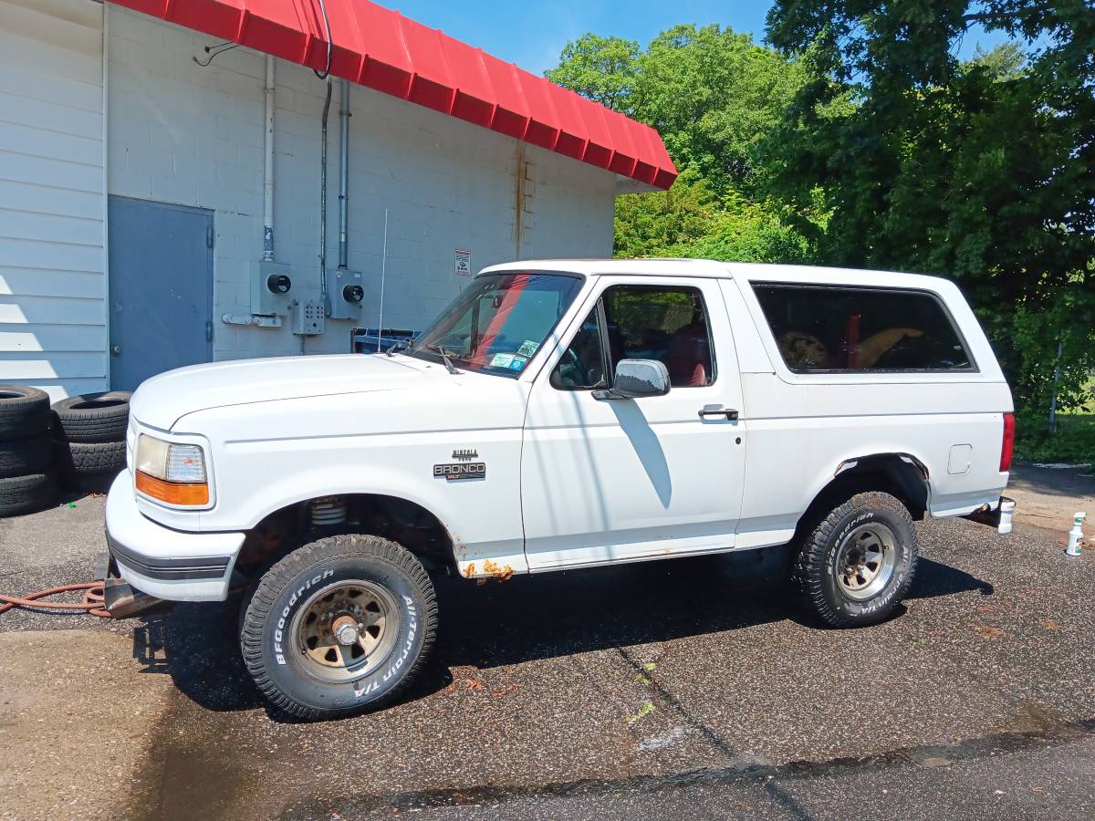 Ford-bronco-1995-white