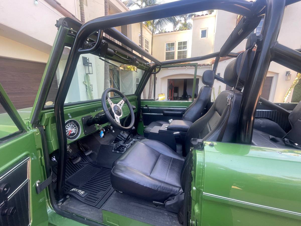 Ford-bronco-4x4-1969-green-10