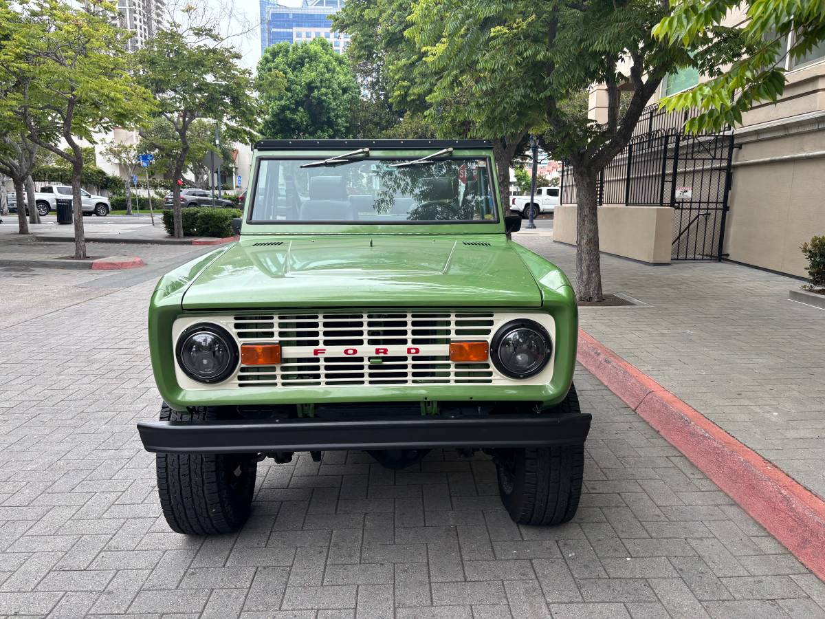 Ford-bronco-4x4-1969-green-23