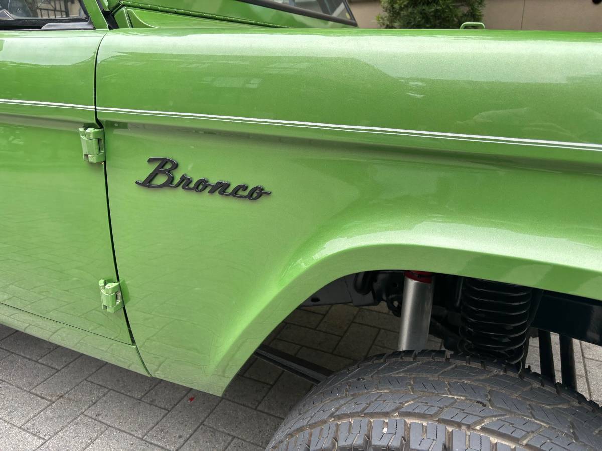 Ford-bronco-4x4-1969-green