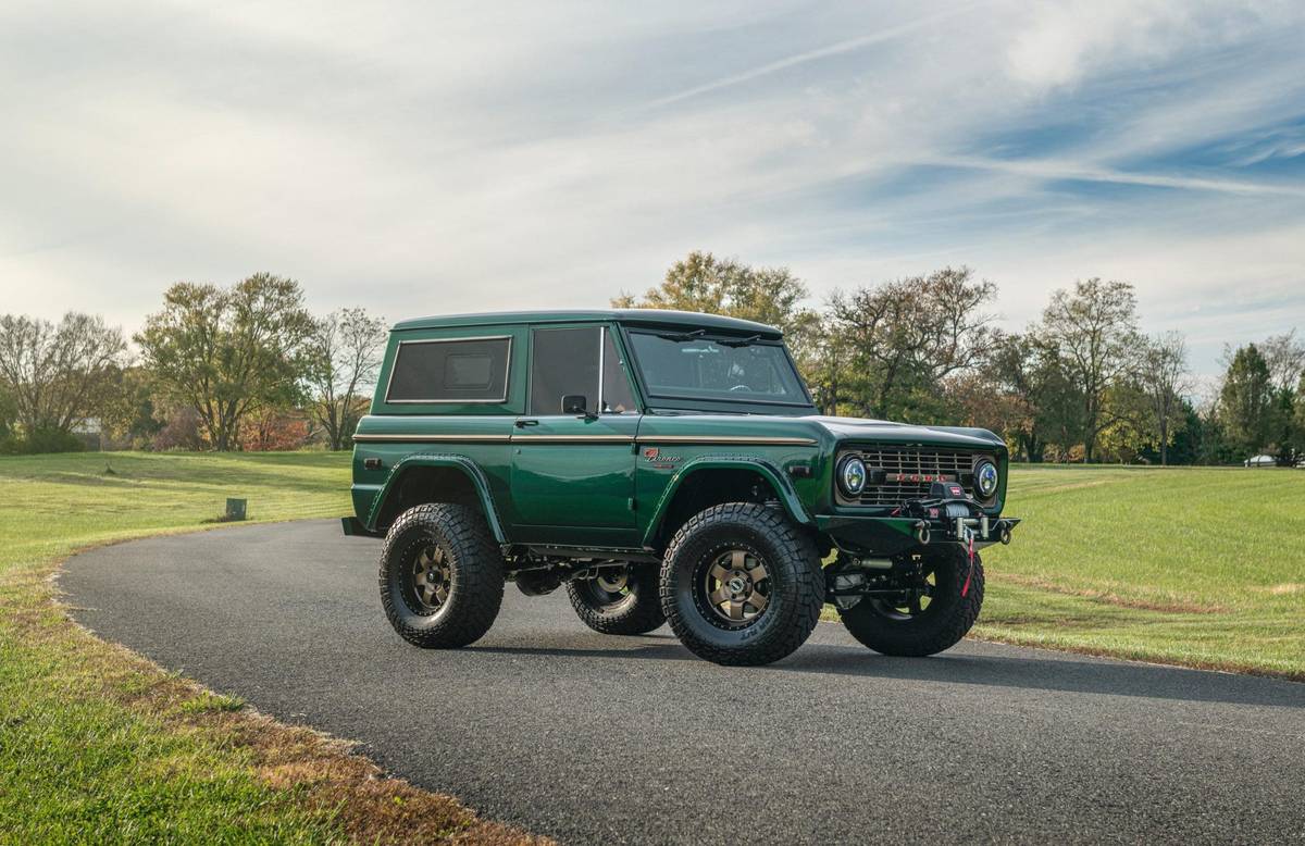 Ford-bronco-4x4-1973-green-1