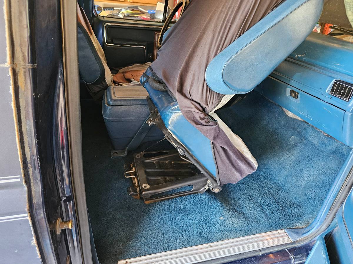 Ford-bronco-4x4-1984-blue-10