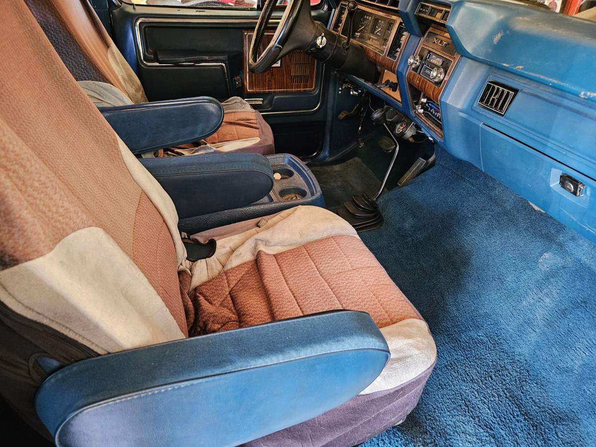 Ford-bronco-4x4-1984-blue-11