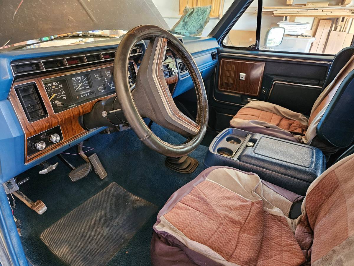 Ford-bronco-4x4-1984-blue-2