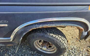 Ford-bronco-4x4-1984-blue-7