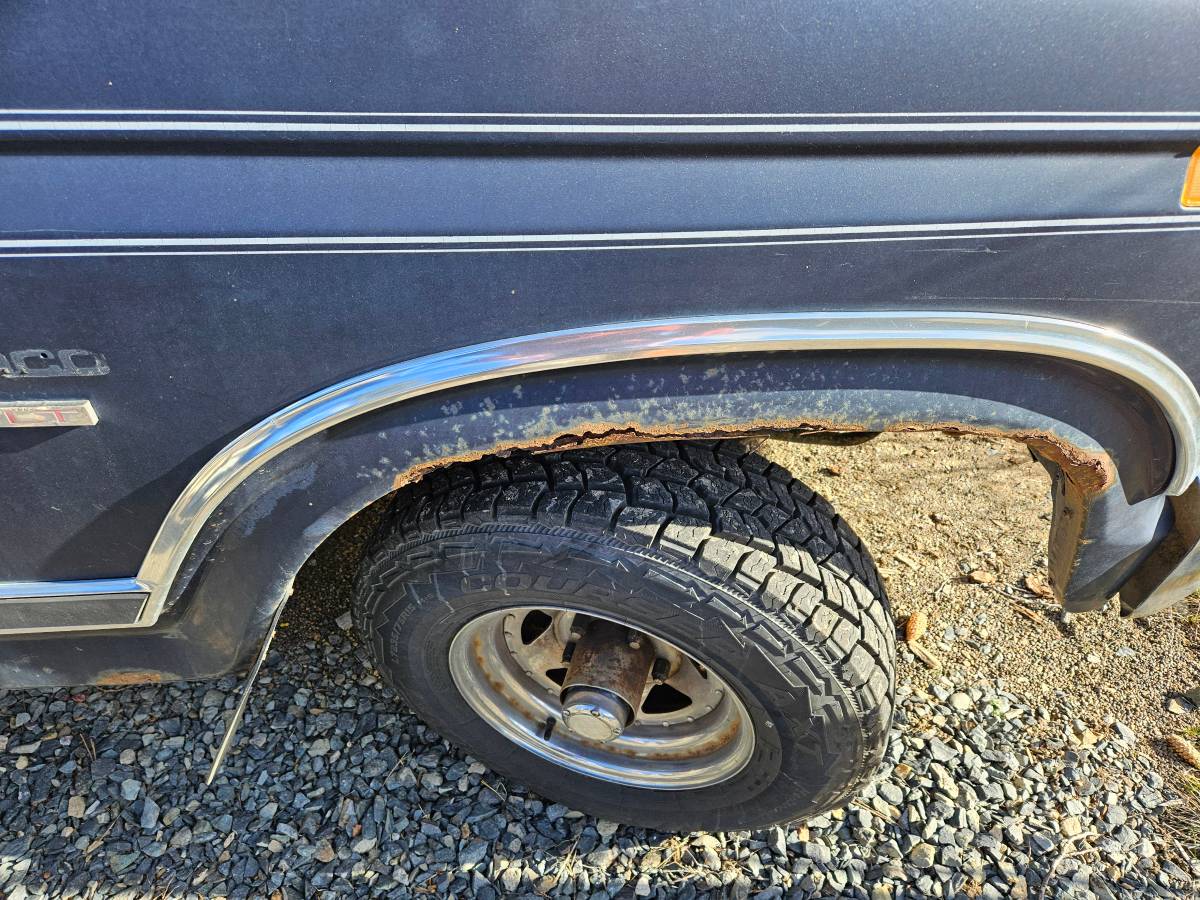 Ford-bronco-4x4-1984-blue-7